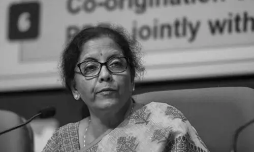 ​ഊർ​ധ്വ​ൻ വ​ലി​ക്കു​ന്ന സ​മ്പ​ദ്​​രം​ഗം