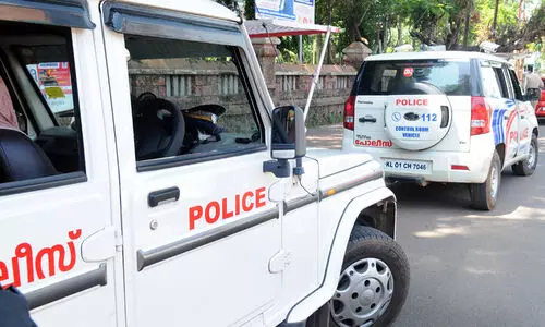 സ്പോർട്സ് ക്ല​ബ് പൊ​ലീ​സ് ക​ത്തി​ച്ച​താ​യി പ​രാ​തി