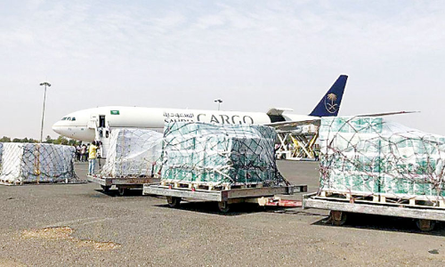 സു​ഡാ​നി​ലേ​ക്ക് സൗ​ദി​യു​ടെ സ​ഹാ​യ​ഹ​സ്തം: ദു​രി​താ​ശ്വാ​സ വി​മാ​നം ഖ​ർ​ത്തൂ​മി​ൽ എ​ത്തി