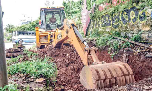 മ​ല​പ്പു​റം കുന്നുമ്മലിൽ ​െഡ്രെനേജ്​ നവീകരണത്തിന്​ തുടക്കം