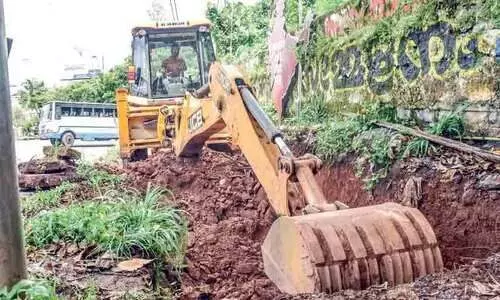മ​ല​പ്പു​റം കുന്നുമ്മലിൽ ​െഡ്രെനേജ്​ നവീകരണത്തിന്​ തുടക്കം