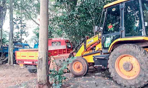 അനധികൃത ഖനനം: 26 ലോറിയും നാല് മണ്ണുമാന്തിയന്ത്രവും പിടികൂടി
