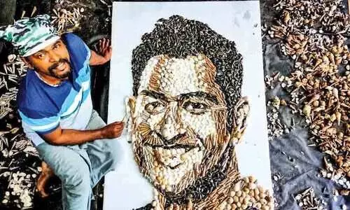 കടല്‍ ഷെല്ലുകള്‍ കൊണ്ട്​ ധോണി ചിത്രവുമായി ഡാവിഞ്ചി സുരേഷ്