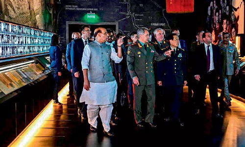 ഷാങ്​ഹായ്​ ഉച്ചകോടി:അതിക്രമിച്ചു കയറരുത്​ –രാജ്​നാഥ്​ സിങ്​