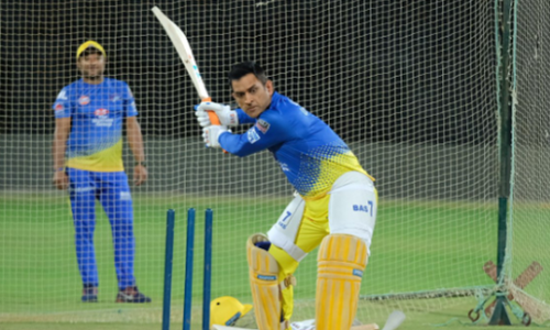 14 അറേബ്യൻ രാത്രികൾ; ചെന്നൈ കളത്തിലിറങ്ങി