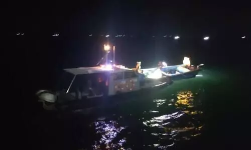 നിയമ വിരുദ്ധ മത്സ്യബന്ധനം: വള്ളം പിടിച്ചെടുത്തു