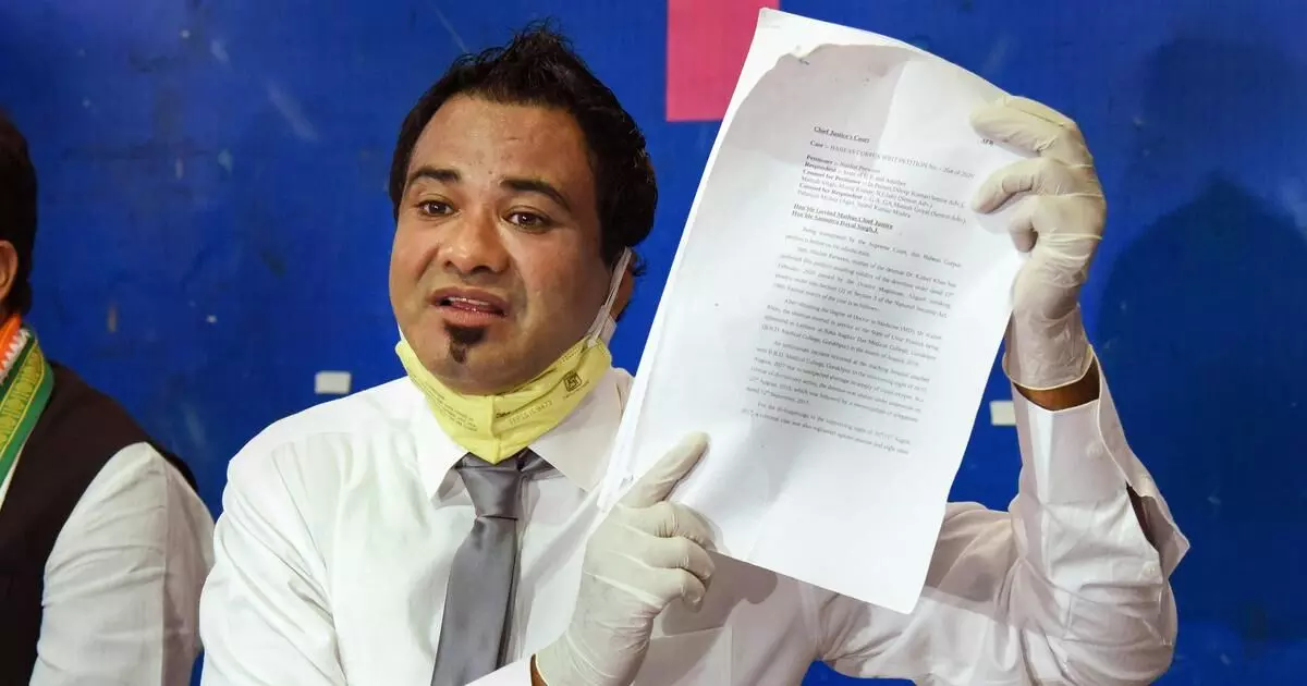 ആ കുഞ്ഞുങ്ങളുടെ ജീവന്​ വേണ്ടി പോരാടിയ ഡോ.കഫീൽ ഖാനെ യോഗി സർക്കാർ പിരിച്ചുവിട്ടു