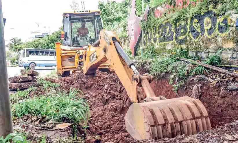 മ​ല​പ്പു​റം കുന്നുമ്മലിൽ ​െഡ്രെനേജ്​ നവീകരണത്തിന്​ തുടക്കം