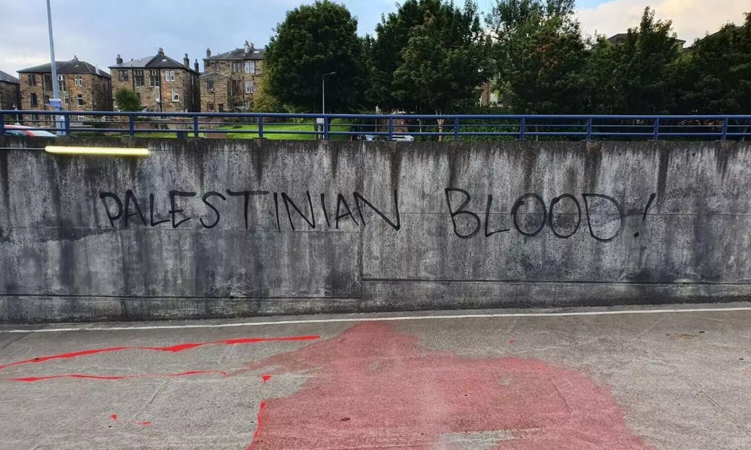 ഇത്​ ഫലസ്​തീനിലെ ചോര; ഇസ്രായേൽ ഫുട്​ബാൾ ടീമിനെതിരെ ചോരയൊഴുക്കി പ്രതിഷേധം