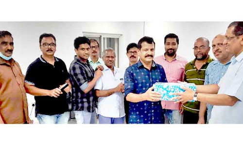 യാ​ത്ര​യ​യ​പ്പ് ന​ൽ​കി