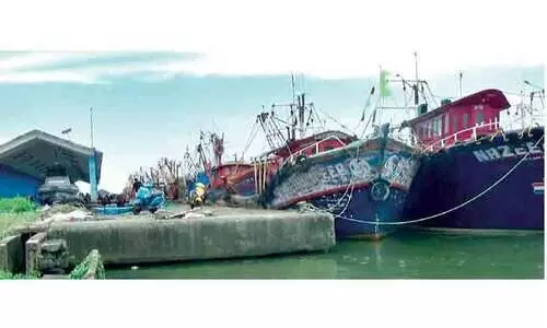 പൊന്നാനി ഹാർബറിലെ ടോൾ പിരിവ്; ടെൻഡർ പൂർത്തിയായി പൊന്നാനി ഹാർബറിലെ ടോൾ പിരിവ്; ടെൻഡർ പൂർത്തിയായി