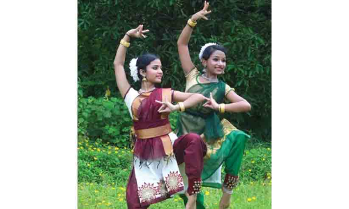 അധ്യാപക ദിനത്തിൽ ഗുരുവന്ദനവുമായി വിദ്യാർഥിനികൾ അധ്യാപക ദിനത്തിൽ ഗുരുവന്ദനവുമായി വിദ്യാർഥിനികൾ