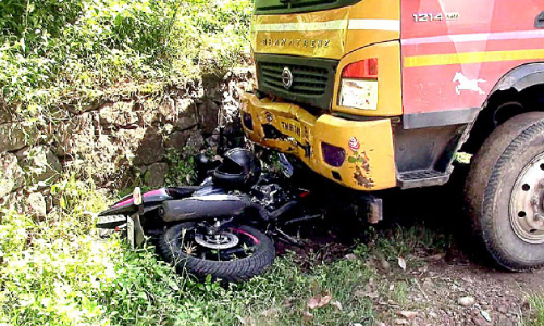 ലോറി ഇടിച്ച് കെ.എസ്.ആർ.ടി.സി ഡ്രൈവർക്ക് ഗുരുതര പരിക്ക്