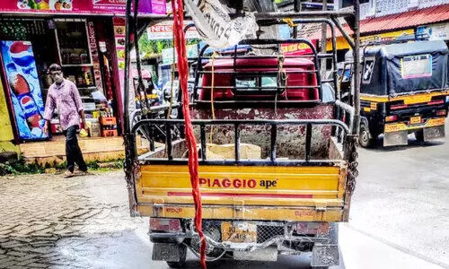 പെട്രോൾ പമ്പ് ജീവനക്കാര‍െൻറ അവസരോചിത ഇടപെടൽ; ഒഴിവായത് വൻ ദുരന്തം