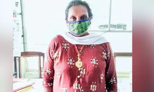 ചാ​രാ​യം വാ​റ്റു​ന്ന​തി​നി​ടെ വീ​ട്ട​മ്മ പി​ടി​യി​ൽ