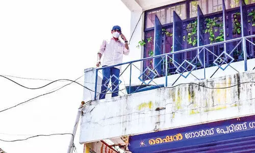 കെട്ടിടത്തിന് മുകളില്‍ കയറി മധ്യവയസ്‌കന്‍റെ ആത്മഹത്യ ഭീഷണി