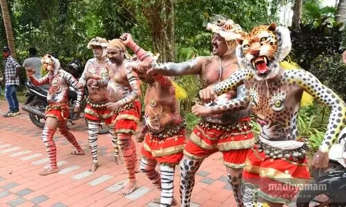 പുലിക്കളിയാട്ടം @ ഒാൺലൈൻ