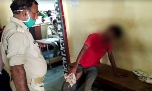 യു.പിയിൽ മോഷണകുറ്റം ആരോപിച്ച്​ മരത്തിൽ കെട്ടിയിട്ട്​ മർദ്ദിച്ച യുവാവ്​ മരിച്ചു