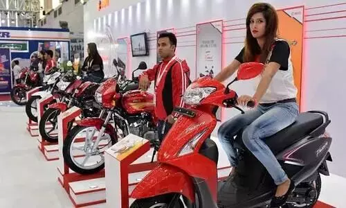 ജീവൻവച്ച് ഇരുചക്ര വാഹന വിപണി; കൂടുതൽ വിറ്റത് ഹീറോ ബൈക്കുകൾ ജീവൻവച്ച് ഇരുചക്ര വാഹന വിപണി; കൂടുതൽ വിറ്റത് ഹീറോ ബൈക്കുകൾ