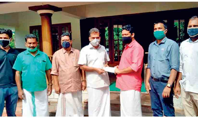 വാക്സിൻ പരീക്ഷണത്തിന് ലഭിച്ച പാരിതോഷികം ദുരിതാശ്വാസ നിധിയിലേക്ക് വാക്സിൻ പരീക്ഷണത്തിന് ലഭിച്ച പാരിതോഷികം ദുരിതാശ്വാസ നിധിയിലേക്ക്