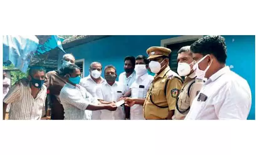 വേലായുധെൻറ സത്യസന്ധതക്ക് അഭിനന്ദന പ്രവാഹം വേലായുധെൻറ സത്യസന്ധതക്ക് അഭിനന്ദന പ്രവാഹം