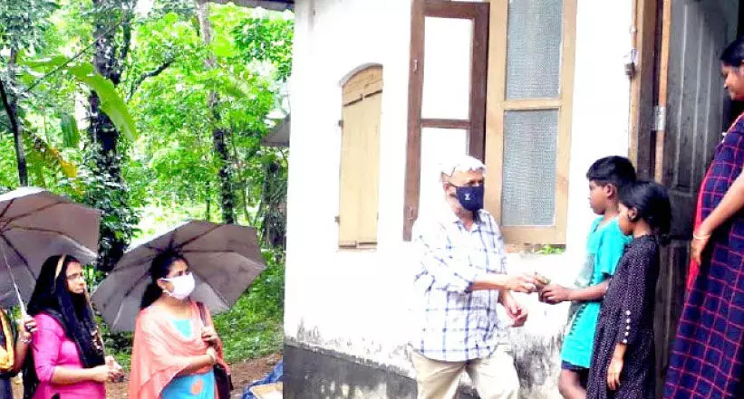 കണക്കിലധികം കരുതൽ; അംഗീകാരമായി അധ്യാപക അവാർഡ്