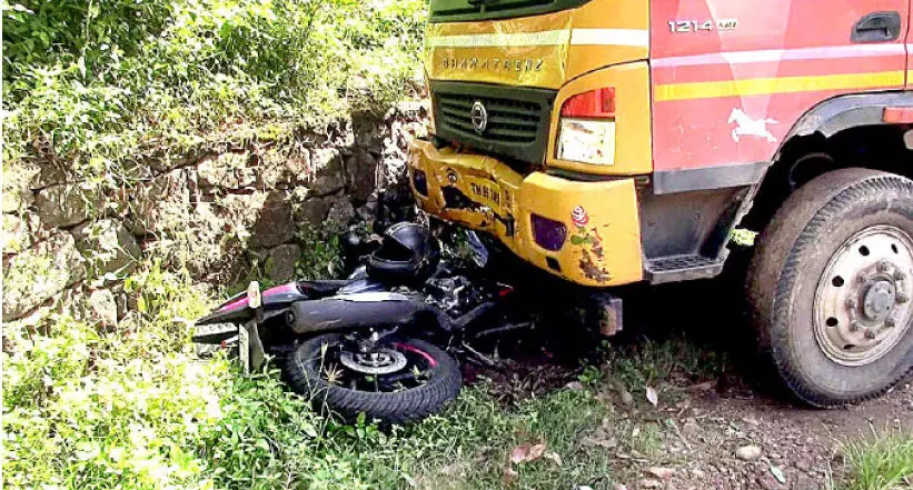 ലോറി ഇടിച്ച് കെ.എസ്.ആർ.ടി.സി ഡ്രൈവർക്ക് ഗുരുതര പരിക്ക്