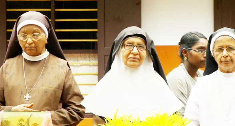 അഞ്ജുവിനെ കണ്ടെത്തിയ മാലാഖമാർ അഞ്ജുവിനെ കണ്ടെത്തിയ മാലാഖമാർ