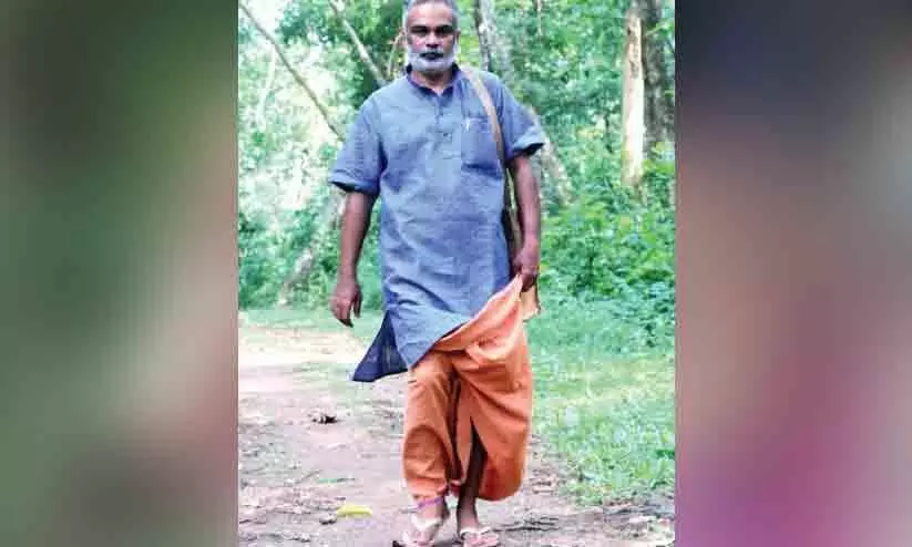 പച്ച അധ്യാപകൻ; ഇത്​ ബിനുമാഷി​െൻറ മാതൃകപാഠം