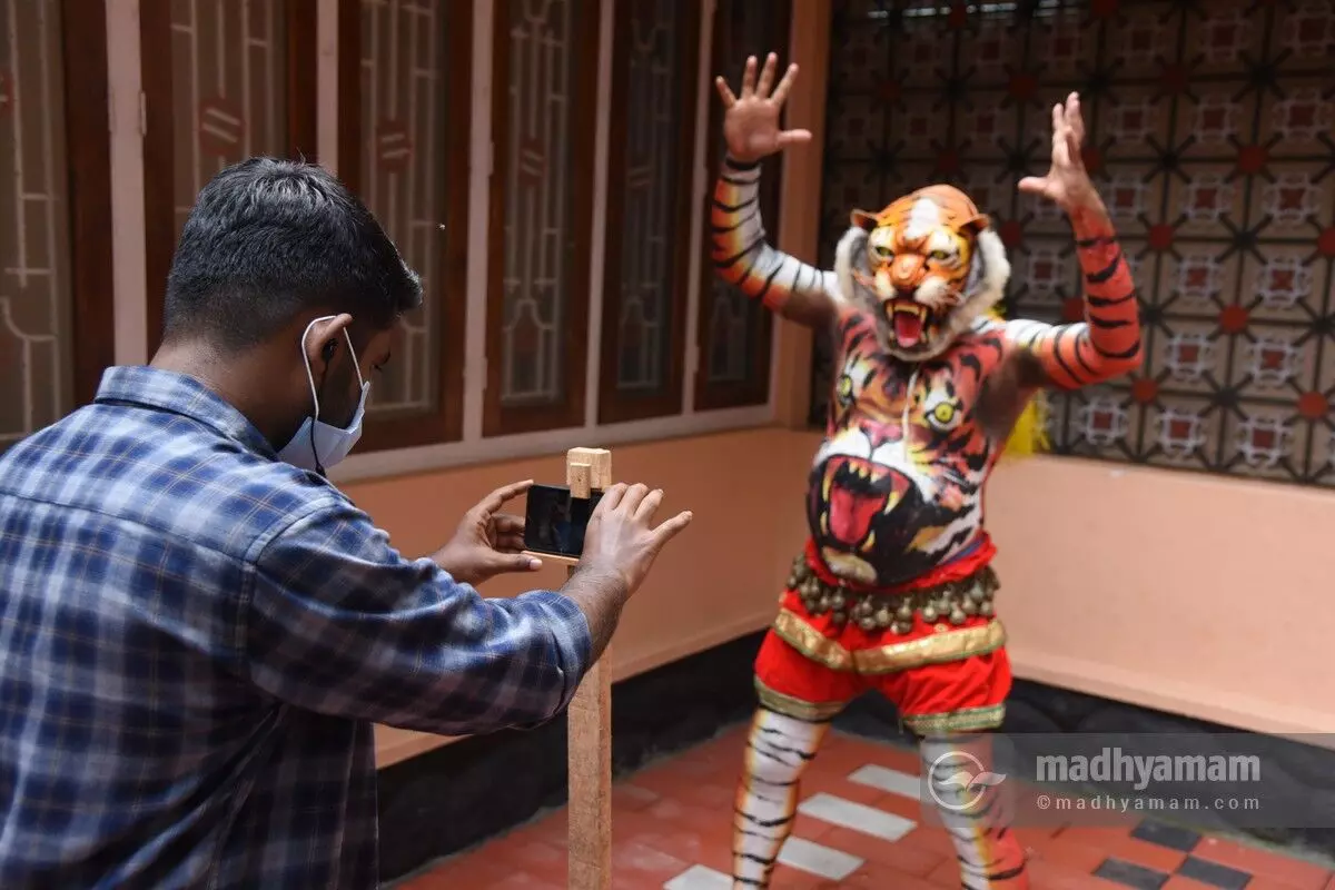 പുലിക്കളിയാട്ടം @ ഒാൺലൈൻ