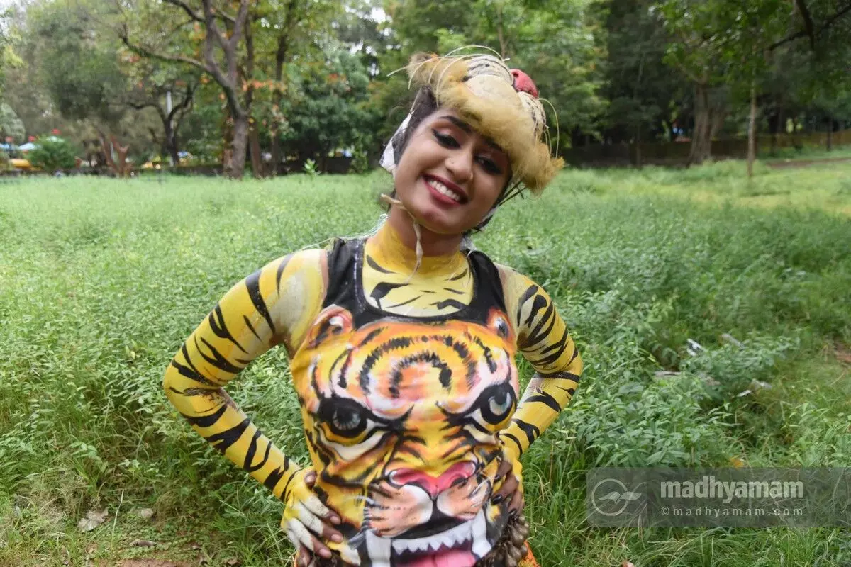 പുലിക്കളിയുടെ ഭാഗമായി തൃശൂർ തേക്കിൻകാട് മൈതാനിയിൽ ഇറങ്ങിയ പെൺപുലി പാർവതി വി. നായർ