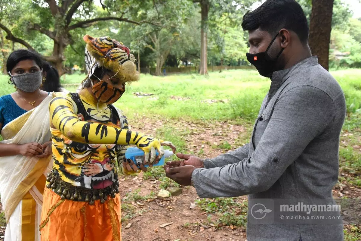 പുലിക്കളിയുടെ ഭാഗമായി തൃശൂർ തേക്കിൻകാട് മൈതാനിയിൽ ഇറങ്ങിയ പെൺപുലി പാർവതി വി. നായർ