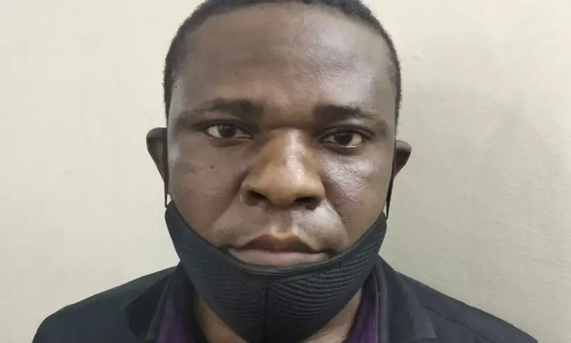 സെലിബ്രിറ്റികൾക്ക് മയക്കുമരുന്ന് എത്തിച്ച നൈജീരിയൻ സ്വദേശി ബംഗളൂരുവിൽ പിടിയിൽ സെലിബ്രിറ്റികൾക്ക് മയക്കുമരുന്ന് എത്തിച്ച നൈജീരിയൻ സ്വദേശി ബംഗളൂരുവിൽ പിടിയിൽ