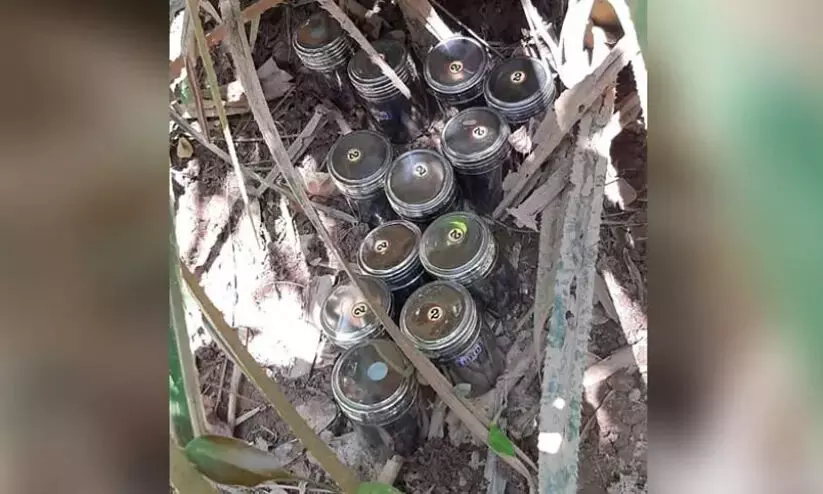 തലശ്ശേരി പൊന്ന്യത്തെ ബോംബ് സ്ഫോടനം: ഒരാൾ അറസ്റ്റിൽ തലശ്ശേരി പൊന്ന്യത്തെ ബോംബ് സ്ഫോടനം: ഒരാൾ അറസ്റ്റിൽ