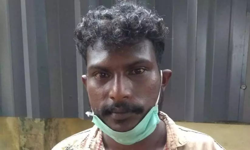 ഒളിവിൽ കഴിഞ്ഞ പീഡനക്കേസ് പ്രതിയെ പിടികൂടി ഒളിവിൽ കഴിഞ്ഞ പീഡനക്കേസ് പ്രതിയെ പിടികൂടി