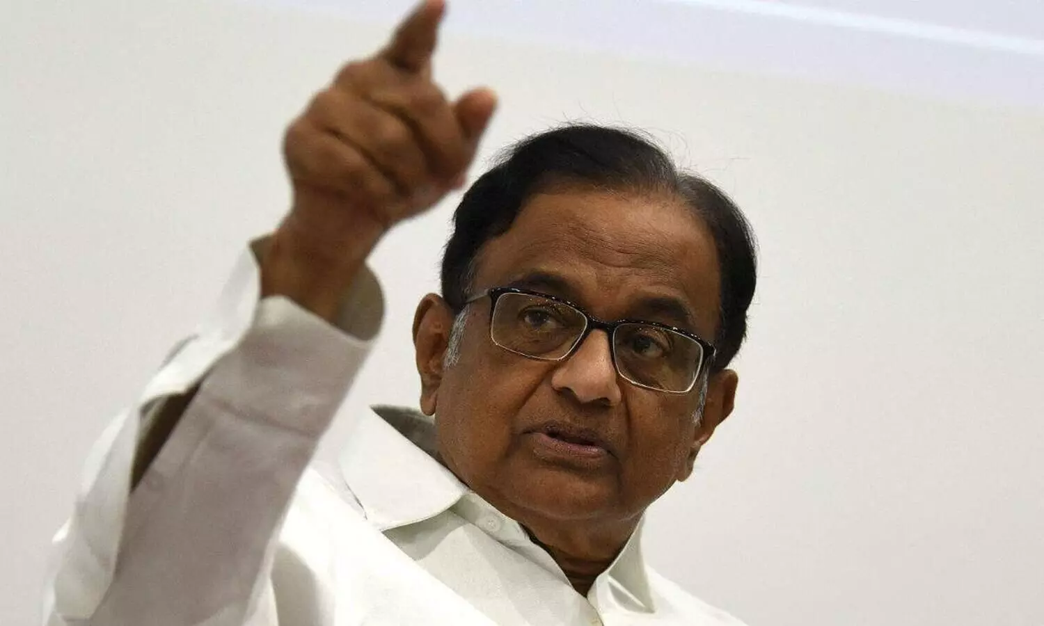 സാമ്പത്തിക തകർച്ച: കൂടുതൽ വായ്​പയെടുക്കാൻ നിർദേശിച്ച്​ ചിദംബരം