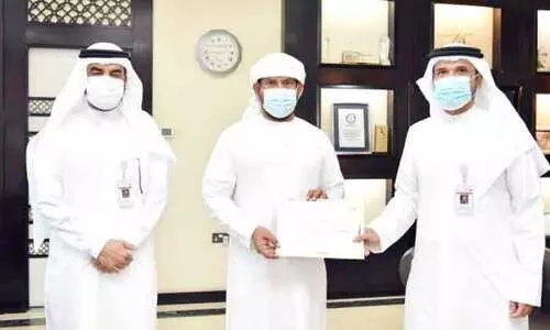 മൂ​ന്നു​ പ​തി​റ്റാ​ണ്ടി​െൻറ സേ​വ​നം; എ​മി​ഗ്രേ​ഷ​നി​ൽ​നി​ന്ന്​ ന​ജീ​ബ്​ പ​ടി​യി​റ​ങ്ങി