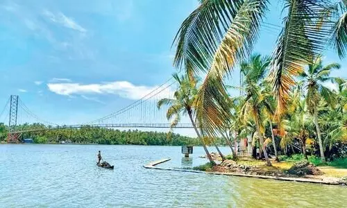 മ​ഹാ​ക​വി വ​ള്ള​ത്തോ​ളി​െൻറ സ്മ​ര​ണ​ക്കാ​യി മം​ഗ​ല​ത്ത് പു​ഴ​യോ​ര പൂ​ങ്കാ​വ​നം ഉ​യ​രു​ന്നു