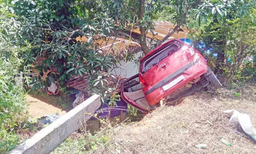 വരയാലിൽ കാർ മറിഞ്ഞ് നാലുപേർക്ക് പരിക്ക്