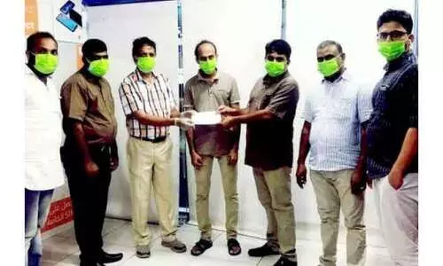 സ​ഹാ​യ​ധ​നം വി​ത​ര​ണം ചെ​യ്​​തു