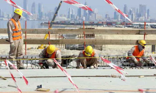 ഉ​ച്ച​ജോ​ലി വി​ല​ക്ക്​ അ​വ​സാ​നി​ച്ചു: പൊ​രി​വെ​യി​ലി​ൽ വാ​ടി​ത്ത​ള​ർ​ന്ന്​ പു​റം​പ​ണി​ക്കാ​ർ