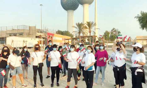 ന​ന്ദി പ്ര​ക​ട​ന​മാ​യി ല​ബ​നീ​സ്​ സ്​​ത്രീ​ക​ൾ കു​വൈ​ത്ത്​ തീ​രം ശു​ചീ​ക​രി​ച്ചു