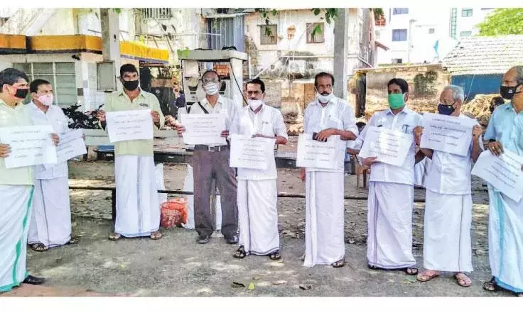 പാലത്തായി പീഡനകേസ്: പുനരന്വേഷണം ആവശ്യപ്പെട്ട് സത്യഗ്രഹം