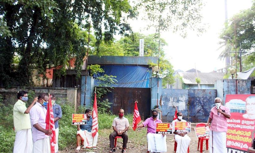 എക്​​സൽ ഗ്ലാസ്​ ഫാക്​ടറി: സർക്കാർ ഇടപെടൽ ആവശ്യപ്പെട്ട്​ സി.പി.ഐ സമരമുഖത്ത്