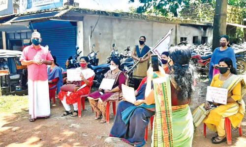 പയ്യാവൂരിലെ ആത്മഹത്യ: പ്രതിഷേധ കൂട്ടായ്​മ നടത്തി