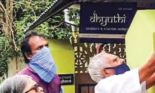 മക്കൾ ഉപേക്ഷിച്ച വയോധികന്​ തണലായി ഗീത ടീച്ചർ