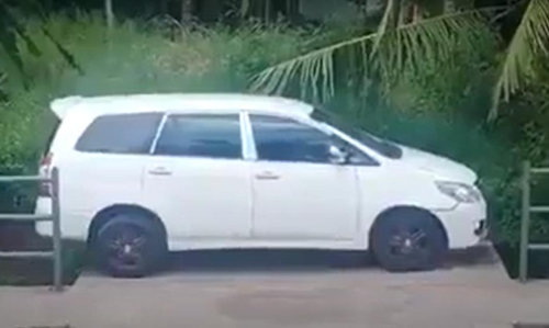 ഇതാ ഒരു പാർക്കിങ്​ വിസ്​മയം; ഡ്രൈവറായാൽ ഇങ്ങിനെ വേണം