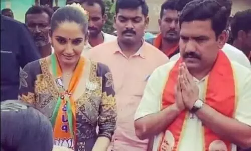 മ​യ​ക്കു​മ​രു​ന്നു കേ​സി​ൽ അ​റ​സ്റ്റി​ലാ​യ നടി പ്രചാരണത്തിൽ;  ബി.ജെ.പി വെട്ടിൽ