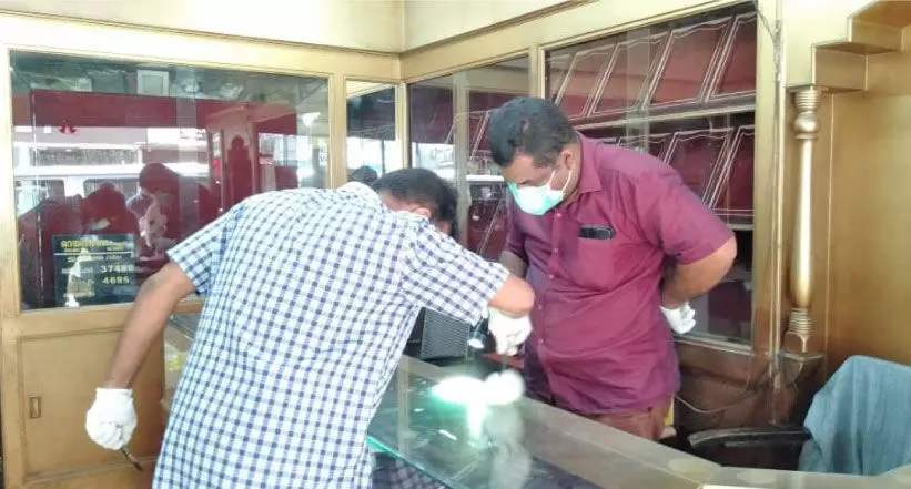 നരിക്കുനിയിൽ ജ്വല്ലറിയിൽ മോഷണം; പതിമൂന്നര പവൻ കവർന്നു
