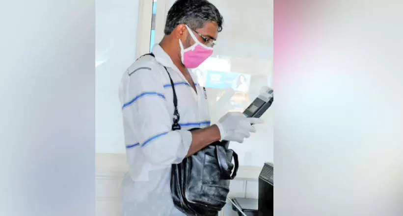 കലക്ഷൻ ഏജൻറുമാരുടെ സ്വപ്നങ്ങളിലും കരിനിഴൽ കലക്ഷൻ ഏജൻറുമാരുടെ സ്വപ്നങ്ങളിലും കരിനിഴൽ